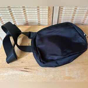 *NEW* Black Crossbody Bag